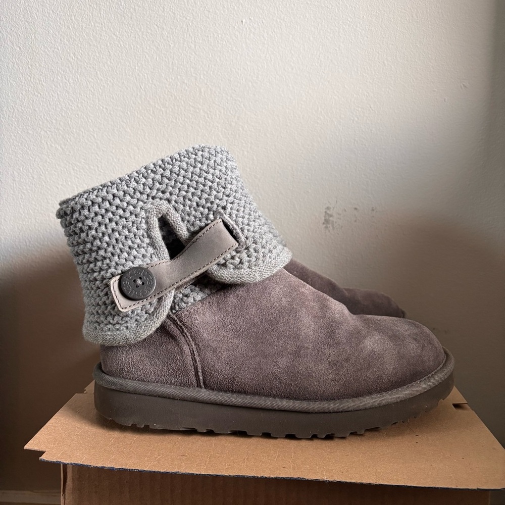 UGG Womens Shaina Boots,Size 8, Gray Suede,Upper Knit Sweater Foldover Cuff